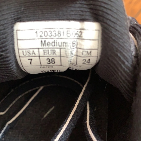 Brooks Ghost 13 size 7 - Picture 4 of 6